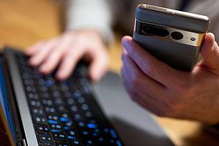 Monika Skolimowska/dpa | Neun von zehn Menschen in Deutschland ab 16 Jahren nutzen Online-Banking (Symbolbild). 