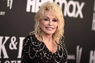 Richard Shotwell/Invision via AP/dpa | Dolly Parton wird von der Oscar-Akademie für ihr sozialen Engagement geehrt. (Archivbild) 
