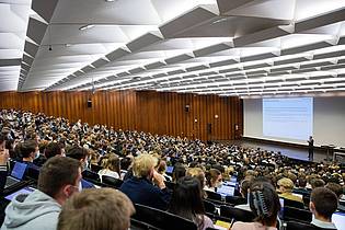 Rolf Vennenbernd/dpa | Die Zahl der Studiengänge ohne Zugangsbeschränkungen steigt in Deutschland weiter an. (Archivbild)