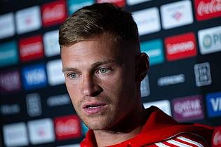 Sven Hoppe/dpa | Joshua Kimmich spricht in Atlanta über Diogo Jota. 