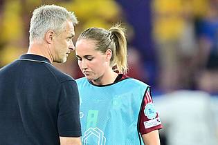 Sebastian Christoph Gollnow/dpa | Bundestrainer Christian Wück beobachtete Gegner Frankreich beim 5:2 gegen die Niederlande.