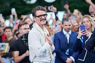 Annette Riedl/dpa | Rund um Pedro Pascal hat sich ein weltweiter Hype entwickelt. (Archivbild)