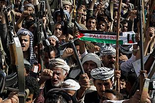 Osamah Abdulrahman/AP/dpa | Erneut greifen die Huthi im Jemen Israel und Schiffe an. (Archivbild) 