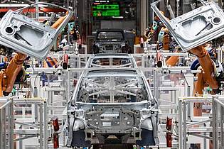 Unter dem Chipmangel leidet in Deutschland besonders die Autoindustrie. Foto: Hendrik Schmidt/dpa-Zentralbild/dpa