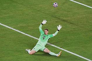 Marta Lavandier/AP/dpa | Manuel Neuer kann das Tor zum 1:1 nicht verhindern.