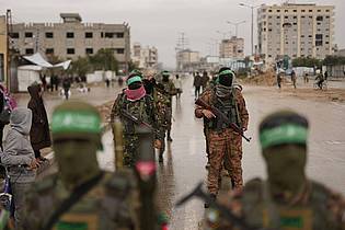Abdel Kareem Hana/AP/dpa | Die islamistische Hamas berät laut Medienberichten mit anderen palästinensischen Gruppen über den jüngsten Vorschlag zu einer neuen Waffenruhe. 
