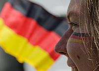 Mädchen mit Deutschlandfahne