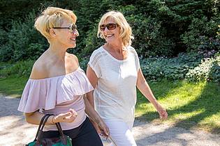 Christin Klose/dpa-tmn | Verdauungsspaziergang: Bewegung nach Mahlzeiten hilft dabei, den Blutzuckerspiegel zu senken. 