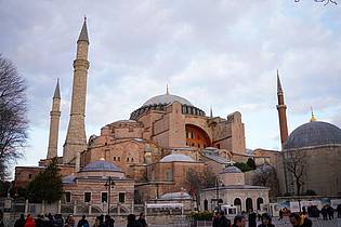 Tunahan Turhan/SOPA Images via ZUMA Press Wire/dpa | Die Hagia Sophia: Das im 6. Jahrhundert erbaute Wahrzeichen Istanbuls war ursprünglich eine christliche Kirche, dann bis in die 1930er Jahre ein muslimisches Gotteshaus. (Archivbild)