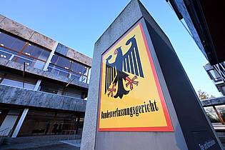 Uli Deck/dpa | Hinter den Kulissen wird in der Regierung Merz um eine Mehrheit für neue Verfassungsrichter gerungen. (Foto Archiv)