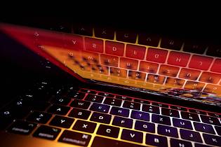 Karl-Josef Hildenbrand/dpa | Die Bande soll auch die Infrastruktur für die illegalen Online-Angebote bereitgestellt haben. (Symbolbild)