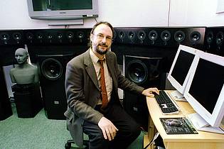 Heinz Hirndorf/dpa-Zentralbild/dpa | Das von Karlheinz Brandenburg maßgeblich mitentwickelte Datenformat MP3 hat die gesamte Musikindustrie auf den Kopf gestellt. (Archivbild) 