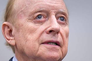 Peter Kneffel/dpa | Schuhbeck ist schwer krank.