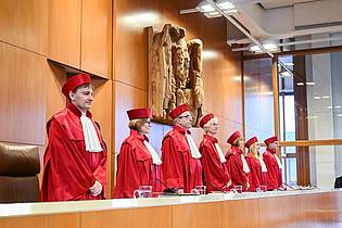 Uli Deck/dpa | Der Zweite Senat hat die Schutzpflicht der Bundesregierung für Ausländer im Ausland geprüft. (Archivbild) 