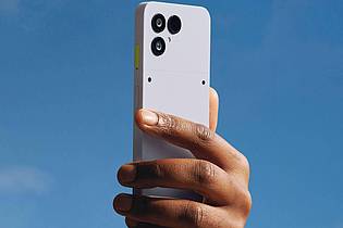 Fairphone/dpa-tmn | Das Fairphone 6 kommt mit Android 15 und soll Upgrades auf neue Versionen bis ins Jahr 2033 hinein erhalten.