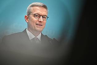 Sebastian Christoph Gollnow/dpa | Digitalminister Wildberger hat sich dafür ausgesprochen, das europäische Digitalgesetz DSA konsequent durchzusetzen. (Archivbild)