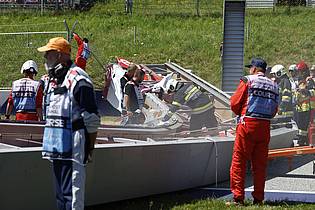 Erwin Scheriau/APA/dpa | Die Feuerwehr ist in Spielberg im Einsatz.
