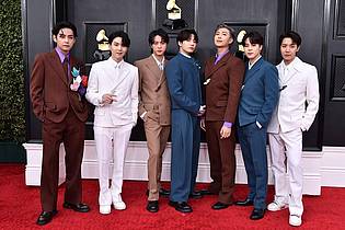 Jordan Strauss/Invision/AP/dpa | Ein Foto vor ihrer mehrjährigen Pause: BTS bei den Grammy Awards 2022. (Archivbild)
