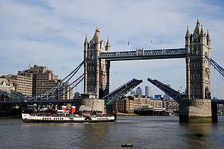 Victoria Jones/PA Wire/dpa | Die Tower Bridge in London wird manchmal fälschlich als London Bridge bezeichnet. Auch Sängerin Fergie trug mit ihrem Musikvideo zum Missverständnis bei.