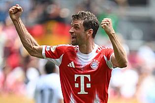 Sven Hoppe/dpa | Thomas Müllers Jubel nach dem 250. Pflichtspieltor als Bayern-Profi.