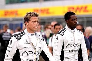 Tim Goode/Press Association/dpa | Erst Gegenspieler, dann echte Teamkollegen: Brad Pitt (l) und Damson Idris im neuen Formel-1-Film.