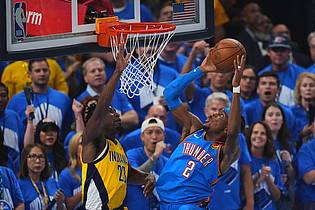 Nate Billings/AP/dpa | Umkämpft bis zum letzten Zentimeter vor dem Korb: Spiel sieben in den NBA-Finals.