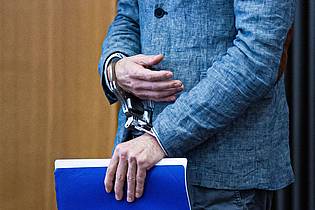 Moritz Frankenberg/dpa Pool/dpa | Der im Fall «Maddie» Verdächtige sitzt im Gefängnis. Wegen einer skurrilen Zahlung ist aber unklar wie lange noch. (Archiv) 