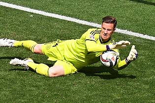 Marijan Murat/dpa | Beim Trainingsauftakt des FC Barcelona übte Marc-André ter Stegen am Rande der Gruppe.