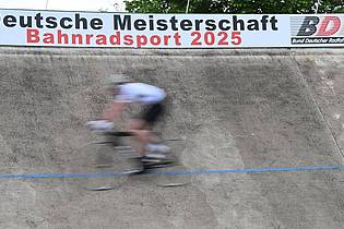Bernd Weißbrod/dpa | Beim Keirin hat sich ein schwerer Unfall ereignet, die Meisterschaften wurden abgebrochen.