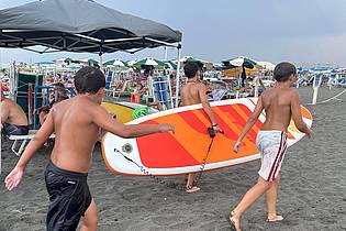 Christoph Sator/dpa | Beim Buddeln im Sand kommt ein 17-jähriger Junge an einem italienischen Strand ums Leben. (Foto: Archiv) 