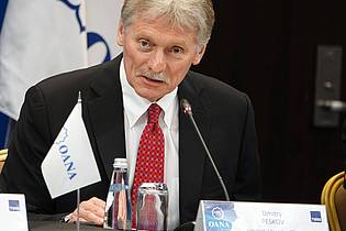 Ulf Mauder/dpa | Kremlsprecher Dmitri Peskow sieht Russland nicht in der Verantwortung für die langsamen Verhandlungen. (Archivbild)