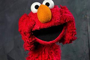 Victoria Will/WILLV/AP/dpa | Das Monster Elmo ist beim Publikum sehr beliebt. (Archivbild)