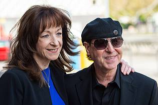 Christophe Gateau/dpa | Klaus Meine und seine Ehefrau Gabi sind seit Jahrzehnten unzertrennlich. (Archivbild)
