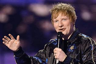 Joel C Ryan/AP/dpa | Popstar Ed Sheeran verlässt sich bei der Arbeit an neuen Liedern stark auf das Urteil seiner Ehefrau. (Archivbild)