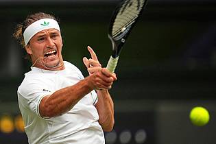 Kin Cheung/AP/dpa | Alexander Zverev scheitert überraschend.