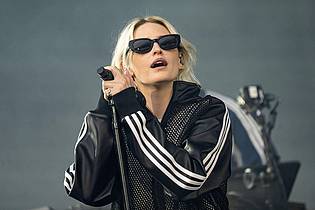 Fabian Sommer/dpa | Die neue Sängerin von Linkin Park, Emily Armstrong. (Archivbild)