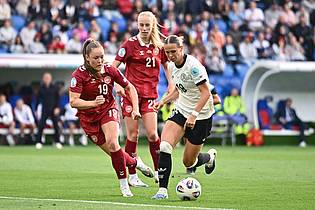 Sebastian Christoph Gollnow/dpa | Beidfüßig und flink an den Gegenspielerinnen vorbei: Klara Bühl.