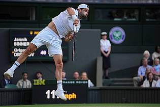 Kin Cheung/AP/dpa | Grigor Dimitrow muss aufgeben.