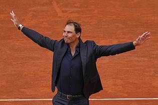 Thibault Camus/AP/dpa | Rafael Nadal hat sich als Spieler vom Tennis verabschiedet.