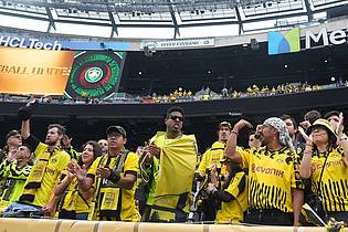 Frank Franklin II/AP/dpa | Die BVB-Fangruppe ist bei der WM amerikanisch geprägt.