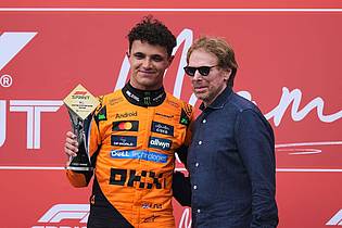 Rebecca Blackwell/AP/dpa | Lando Norris (l) findet im Formel-1-Film von Produzent Jerry Bruckheimer Parallelen zum Geschehen in der Rennserie.