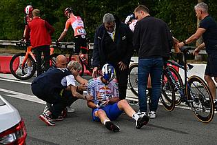 Loic Venance/AFP/dpa | Eines von vielen Sturzopfern bei der Tour: Jordi Meeus.