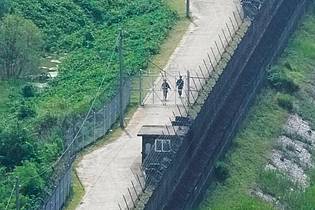 Ahn Young-joon/AP | Am Donnerstagabend ist es einem nordkoreanischen Mann gelungen, die hochgerüstete Grenze zu Südkorea zu überqueren. (Archivfoto)