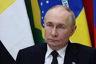 Mikhail Metzel/Pool Sputnik Kremlin/AP/dpa | Kremlchef Wladimir Putin feuerte Verkehrsminister Roman Starowoit nach einem guten Jahr im Amt - kurz darauf wurde er tot aufgefunden. (Archivbild)