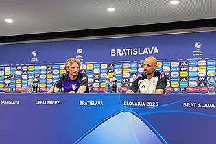 Christian Kunz/dpa | Nach der U21-EM im Urlaub: Nick Woltemade (l).
