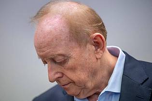 Peter Kneffel/dpa | Erwartet sein Urteil: Star-Koch Alfons Schuhbeck.