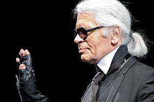 Henning Kaiser/dpa | Lagerfeld hatte das frühere Jagdschlösschen 2014 erworben und es in vier Jahren mit großer Detailversessenheit renovieren lassen. (Archivbild)