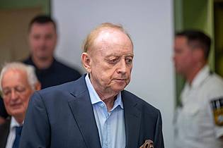 Peter Kneffel/dpa | Schuhbeck lebt nach eigenen Angaben von rund 1100 Euro Rente. 