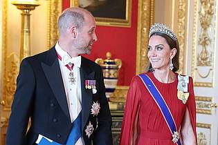 Chris Jackson/PA Wire/dpa | Prinzessin Kate (r.) und Prinz William waren lächelnd auf mehreren Bildern zu sehen.