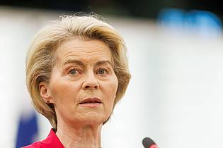 Philipp von Ditfurth/dpa | Kann Ursula von der Leyen der Abstimmung gelassen entgegenblicken (Archivbild)